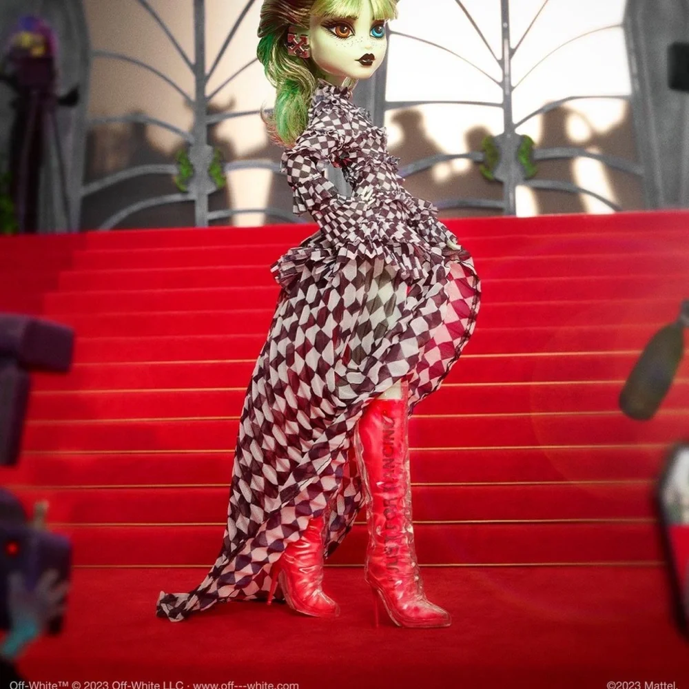 Off-White c/o Monster High Harmonie Ghoul Doll - Picture 3 of 14